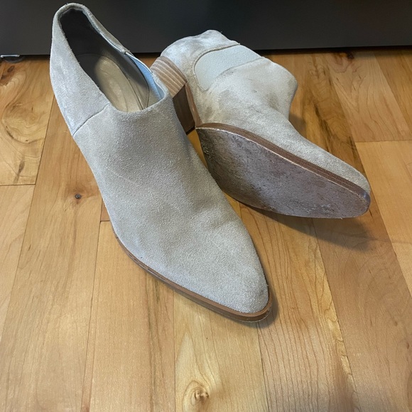 VINCE Suede Hamilton Chelsea Ankle Bootie in Clay 6.5 - Picture 15 of 16